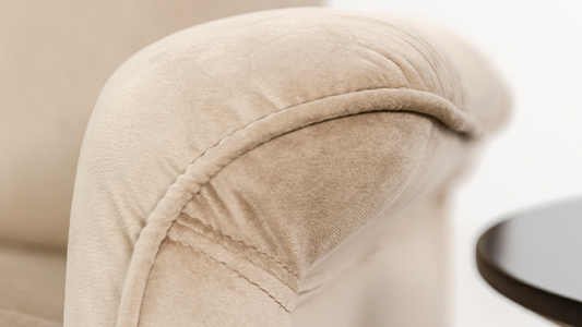 Кадифени дивани или дивани – кой избор е най-подходящ за вашата всекидневна?